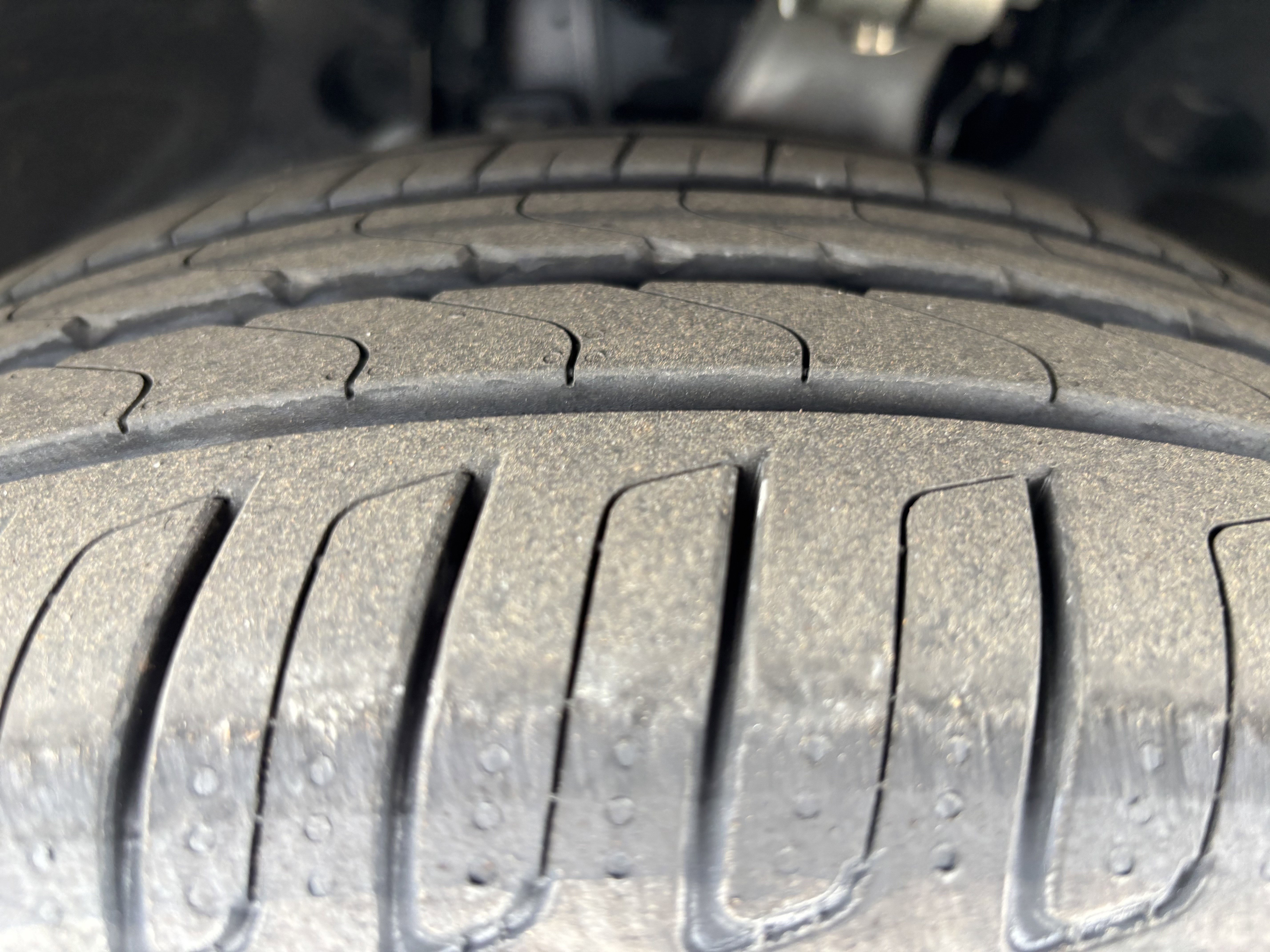 Used 2023 BMW 530e w/ Premium Package image 12