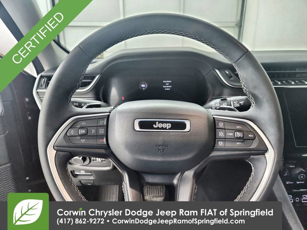 Used 2023 Jeep Grand Cherokee Laredo AWD/4WD image 21