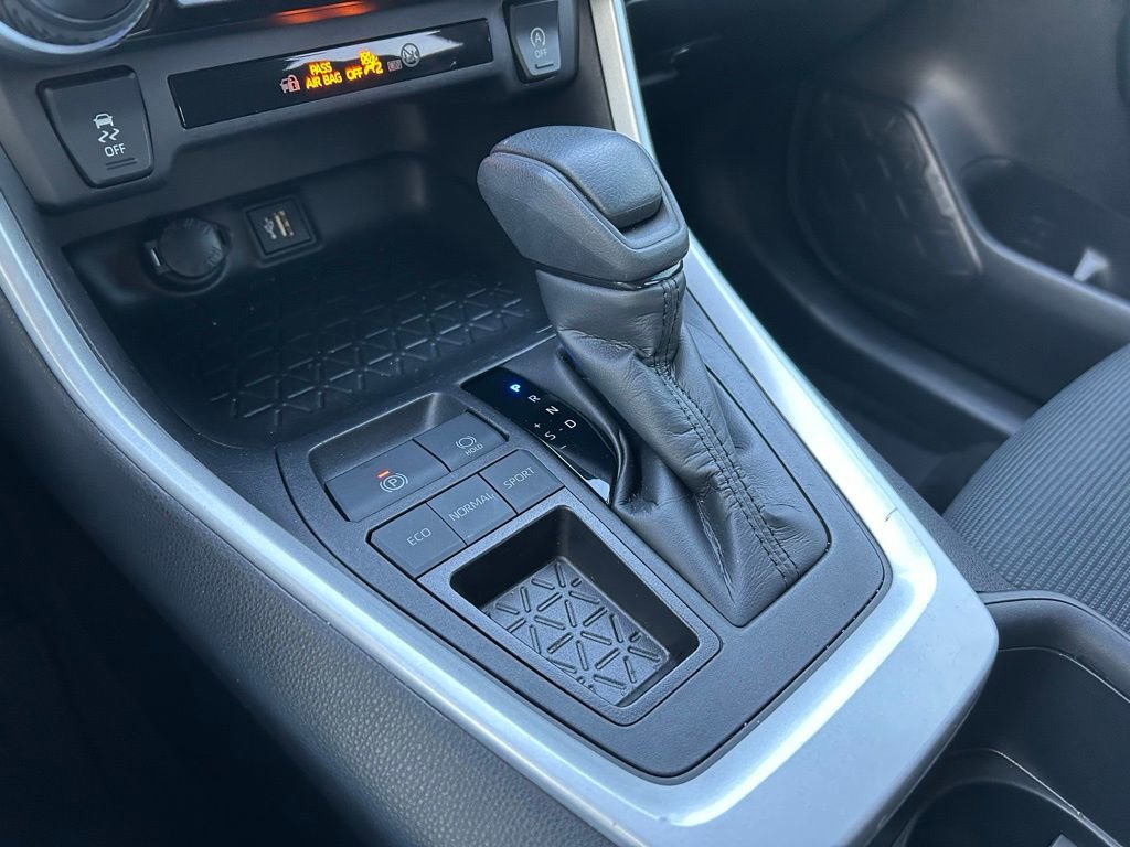 Used 2024 Toyota RAV4 LE image 26