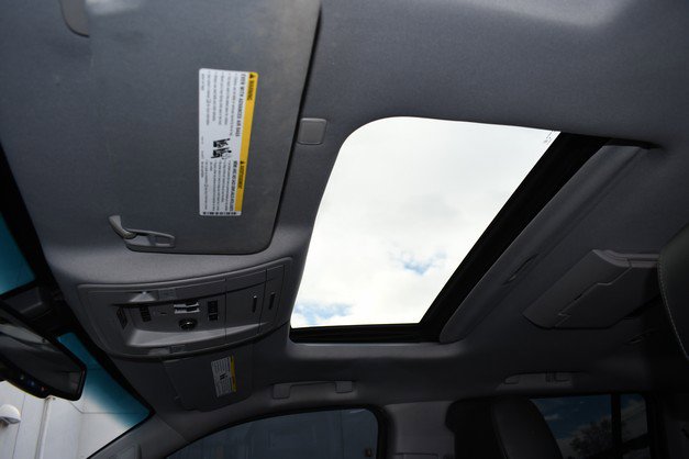 Used 2018 Chevrolet Suburban Premier image 19