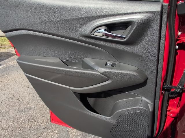 New 2026 Chevrolet Trax RS w/ Sunroof Package FWD image 8