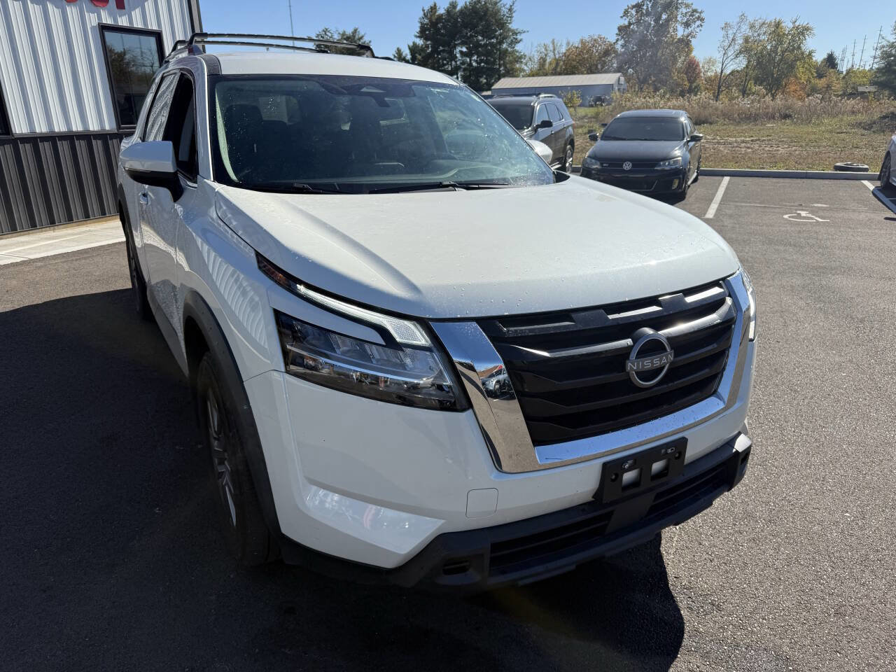 Used 2022 Nissan Pathfinder SV image 4