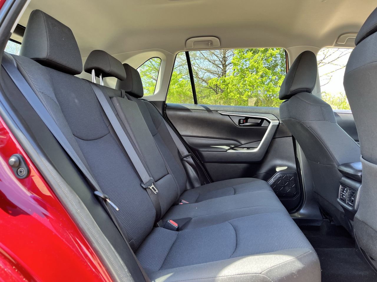 Used 2025 Toyota RAV4 LE image 27