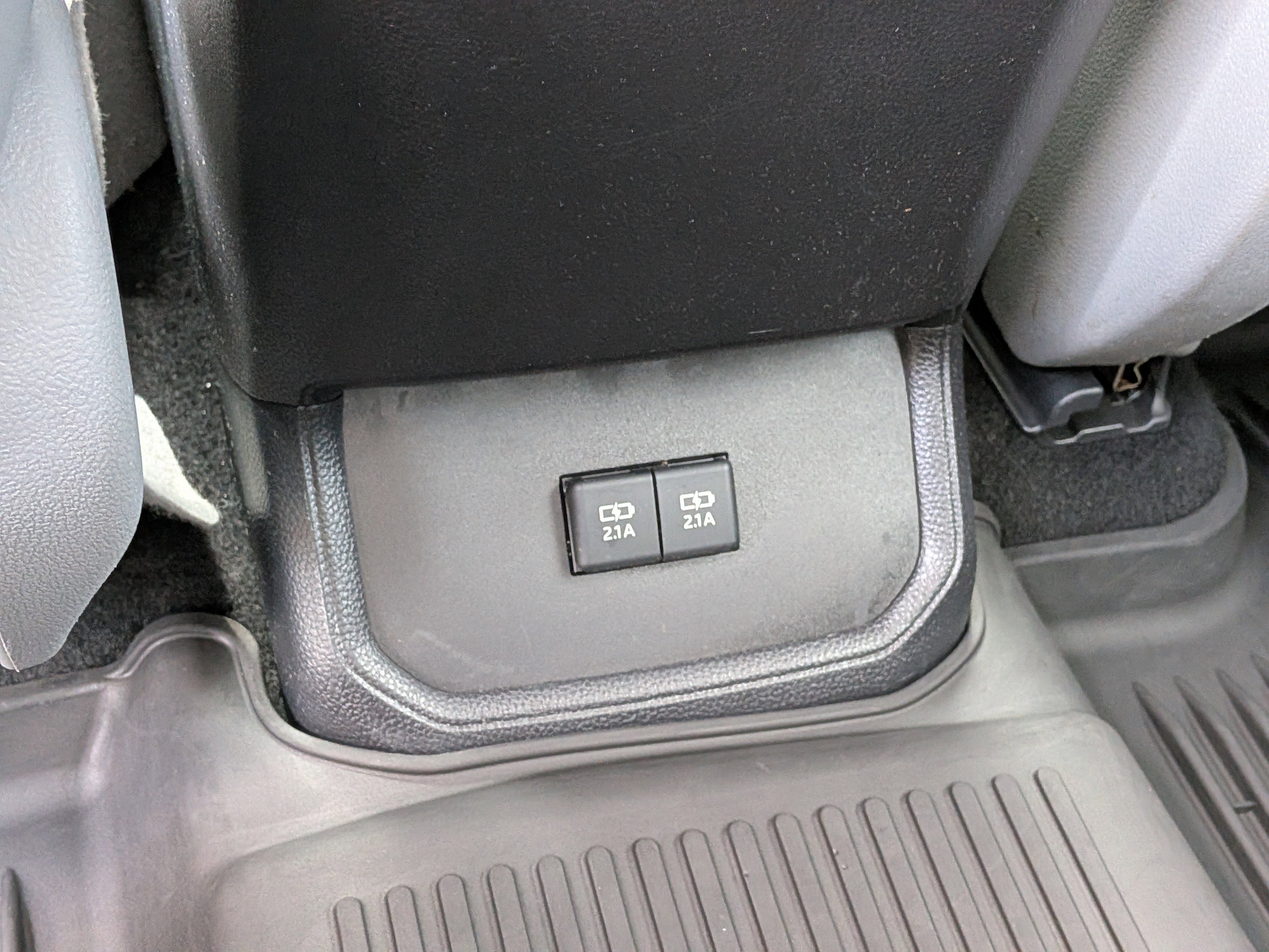 Used 2020 Toyota Highlander XLE AWD/4WD image 17