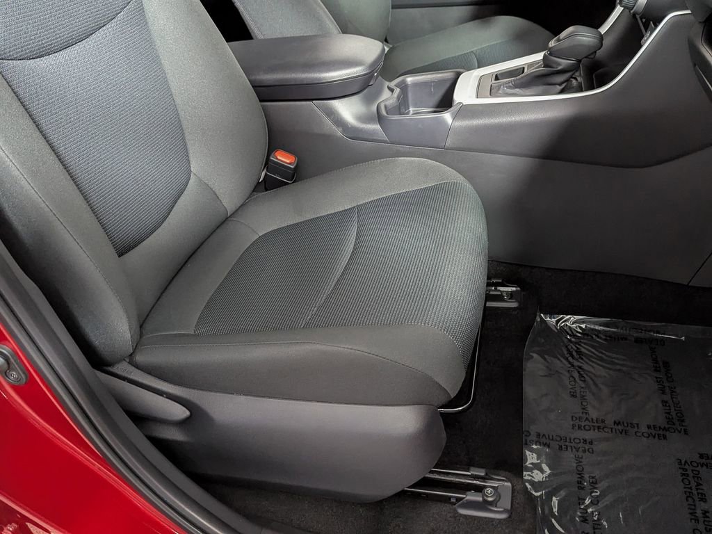 Certified 2025 Toyota RAV4 LE image 27