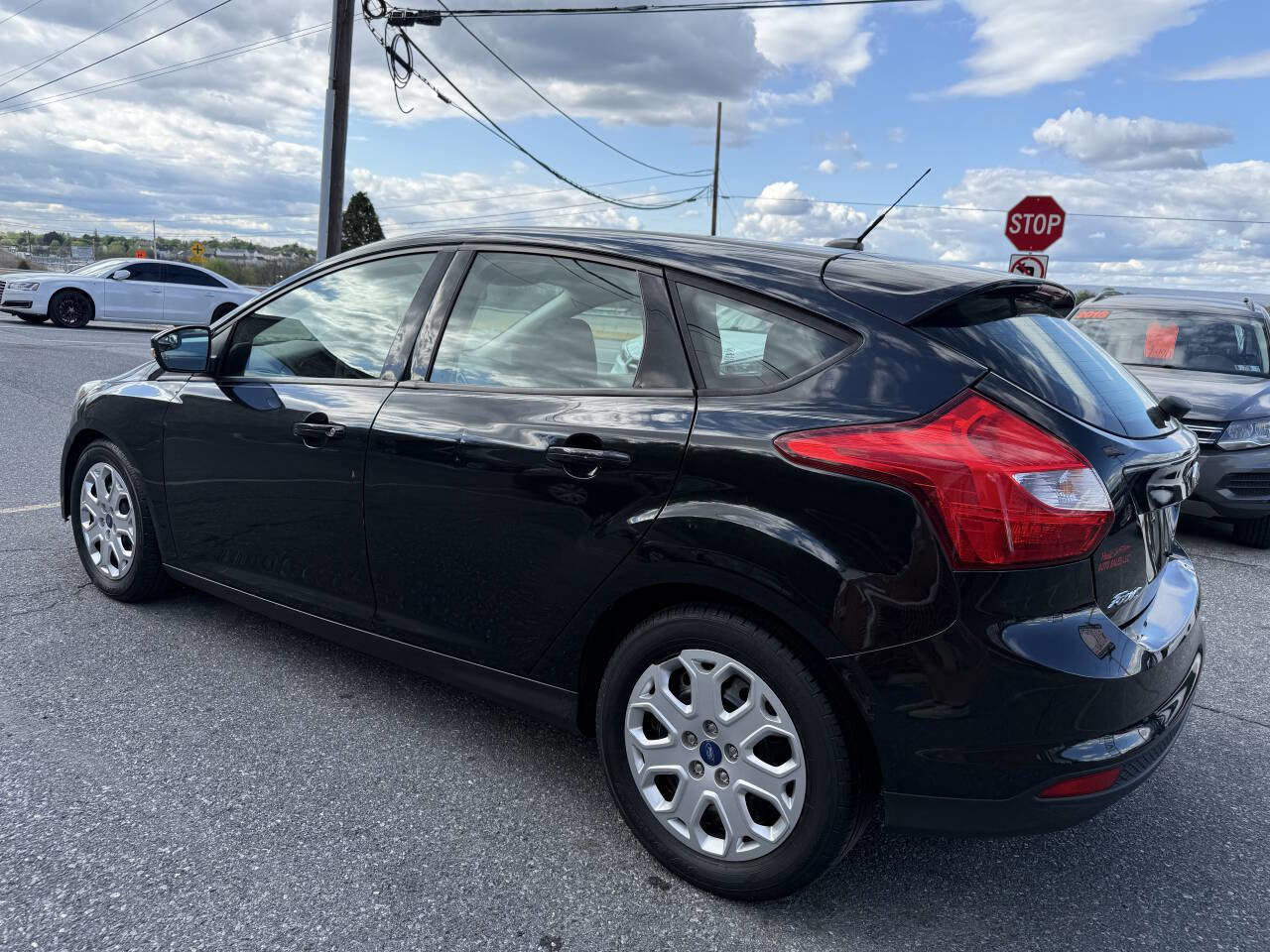 Used 2012 Ford Focus SE w/ SE Winter Pkg image 7