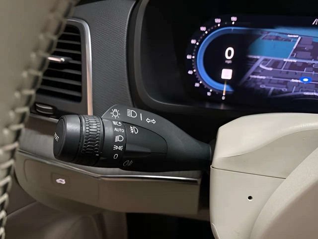 Used 2023 Volvo XC90 B6 Core AWD/4WD image 38
