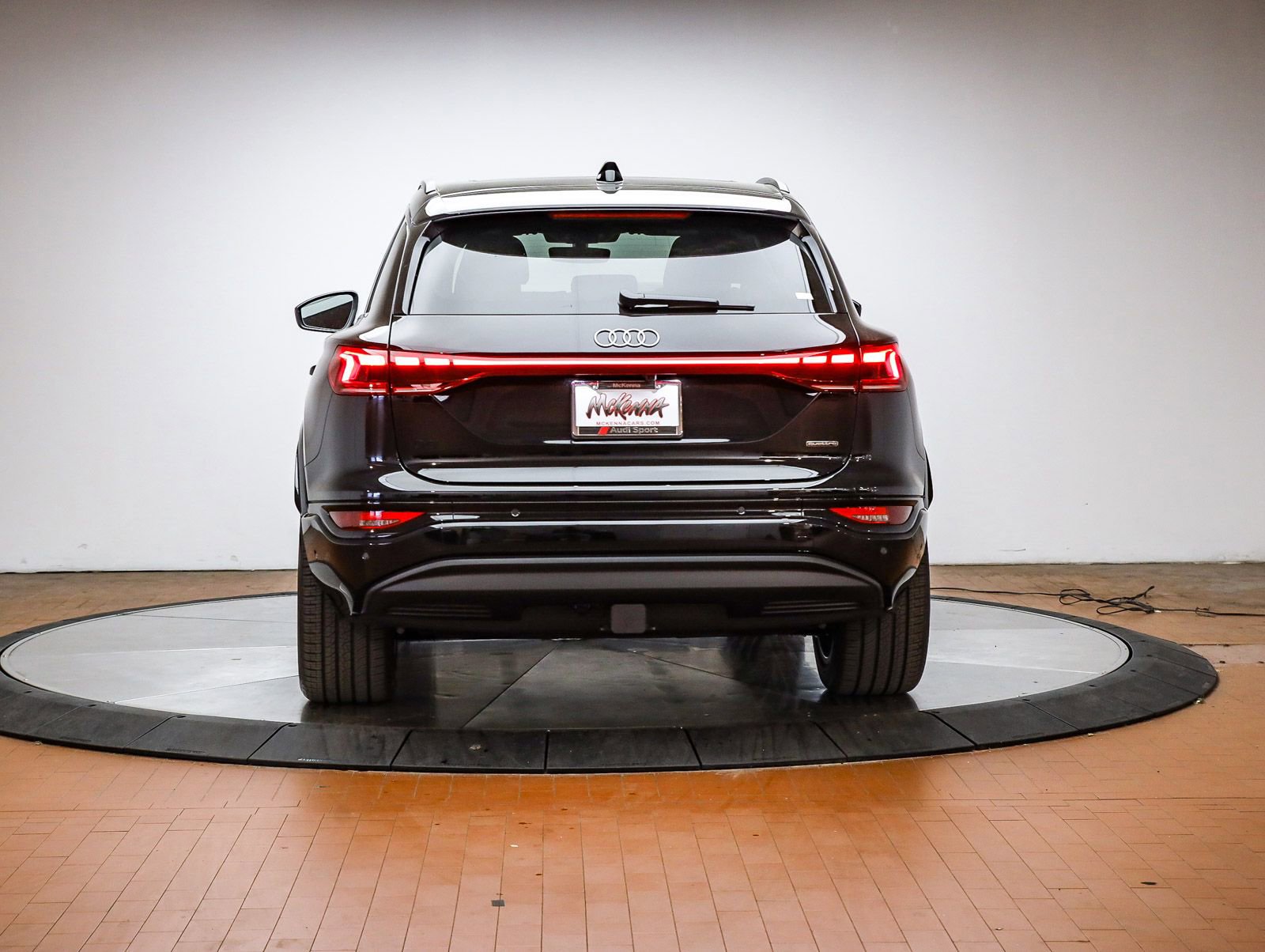 New 2025 Audi Q6 e-tron Premium Plus AWD/4WD image 3