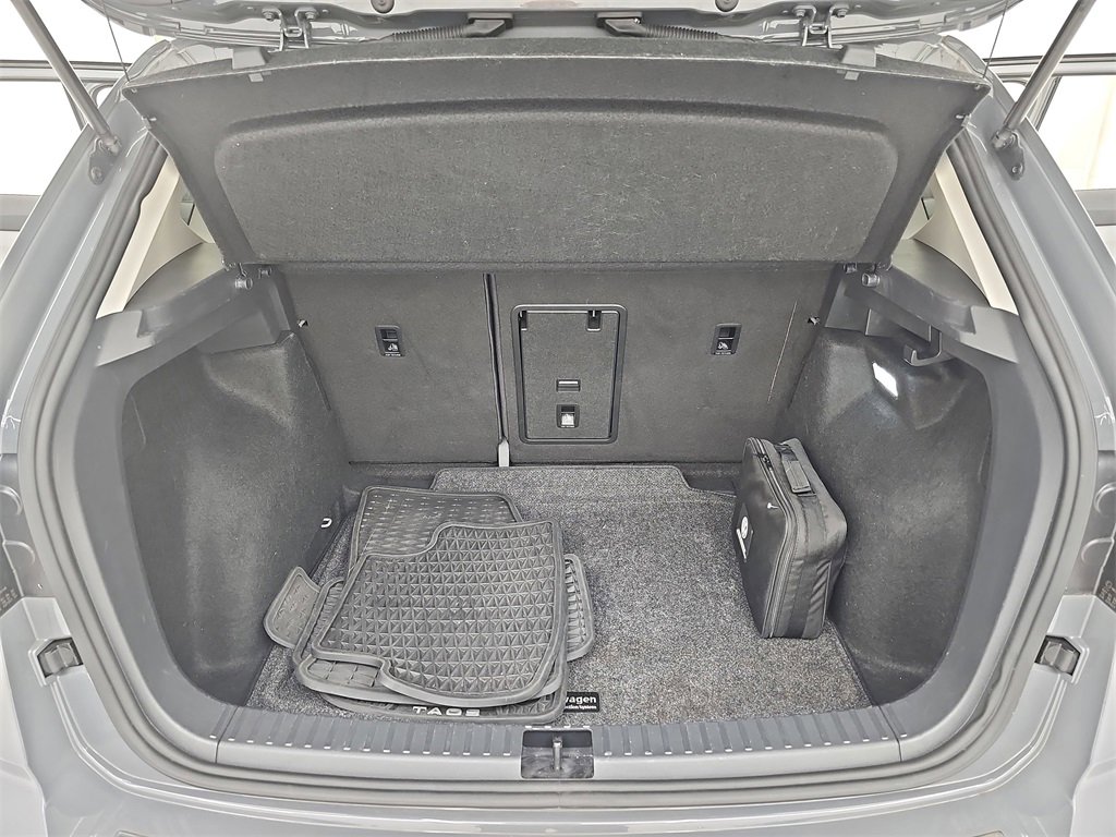 Used 2024 Volkswagen Taos SE image 15