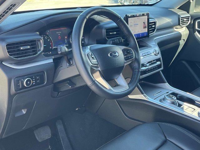 Used 2024 Ford Explorer XLT w/ Equipment Group 202A AWD/4WD image 12