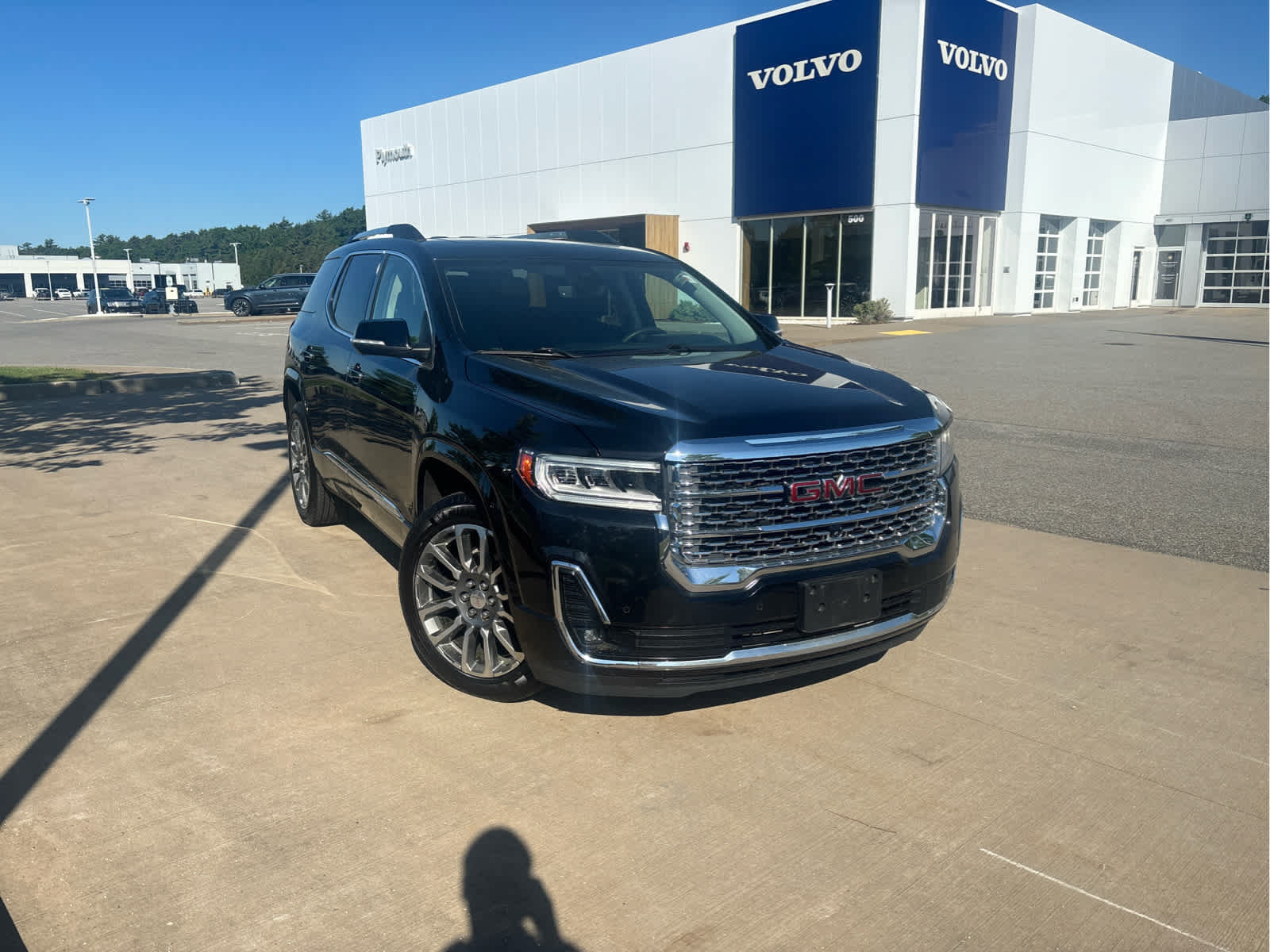 Used 2021 GMC Acadia Denali w/ Denali Ultimate Package AWD/4WD image 3