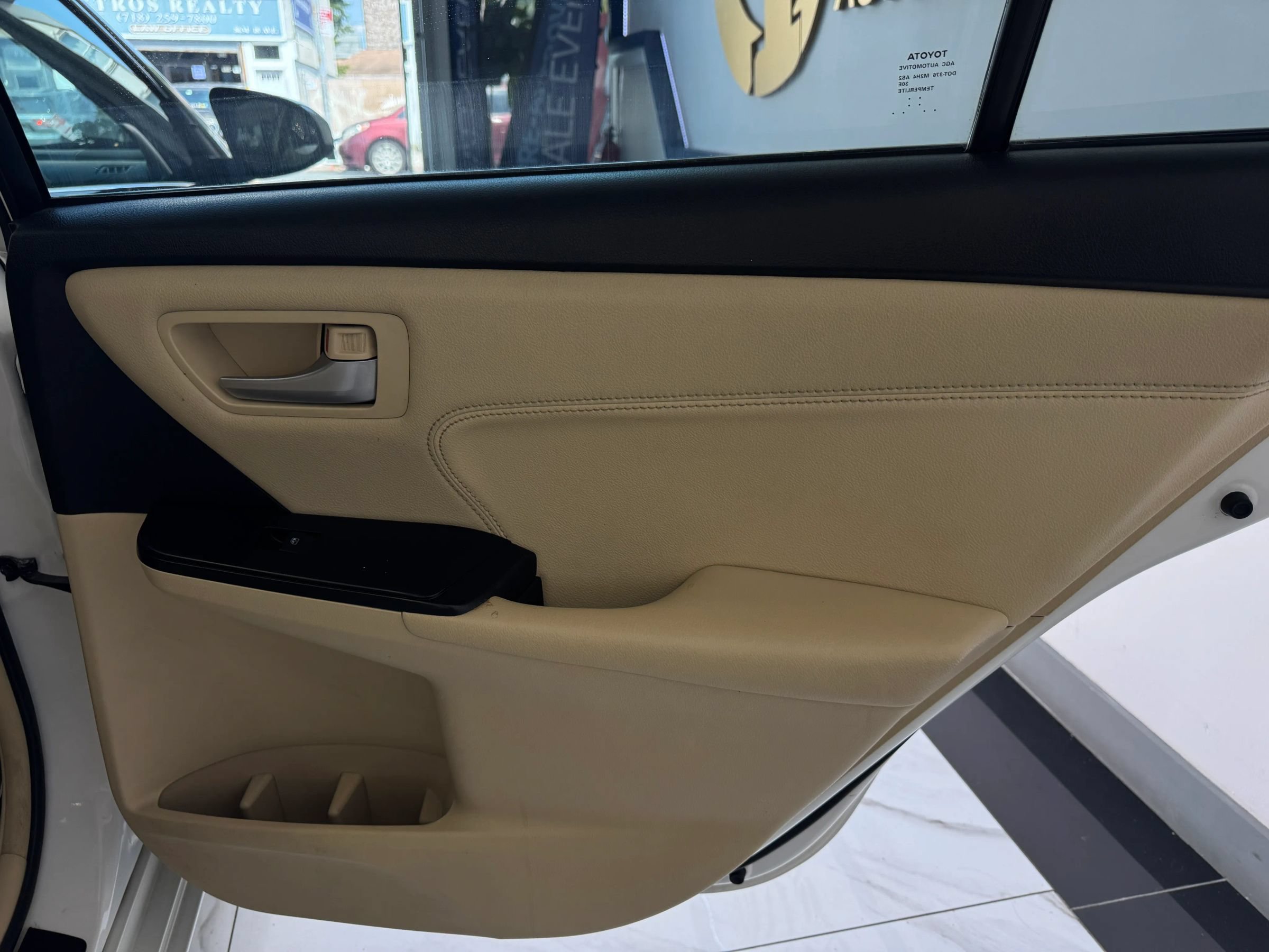 Used 2017 Toyota Camry XLE FWD image 26