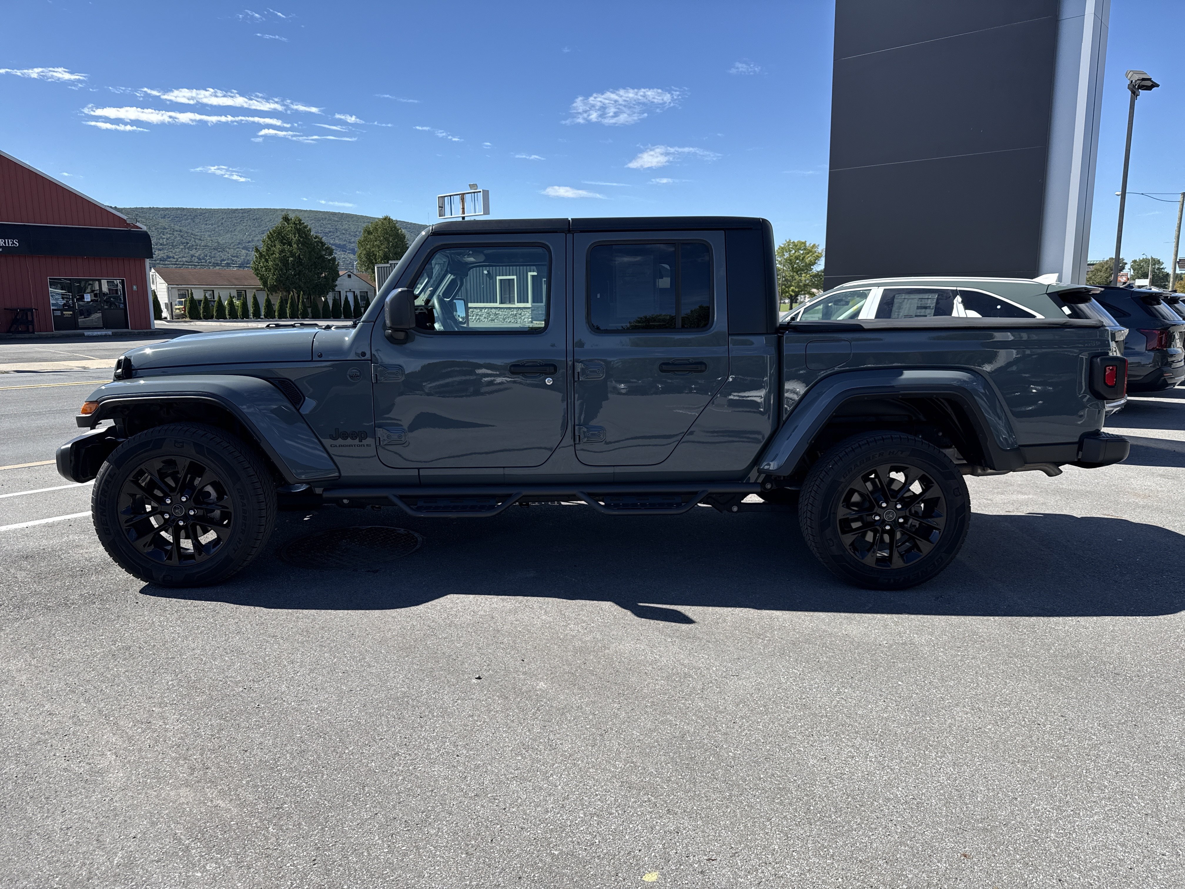 Used 2025 Jeep Gladiator Mojave AWD/4WD image 7