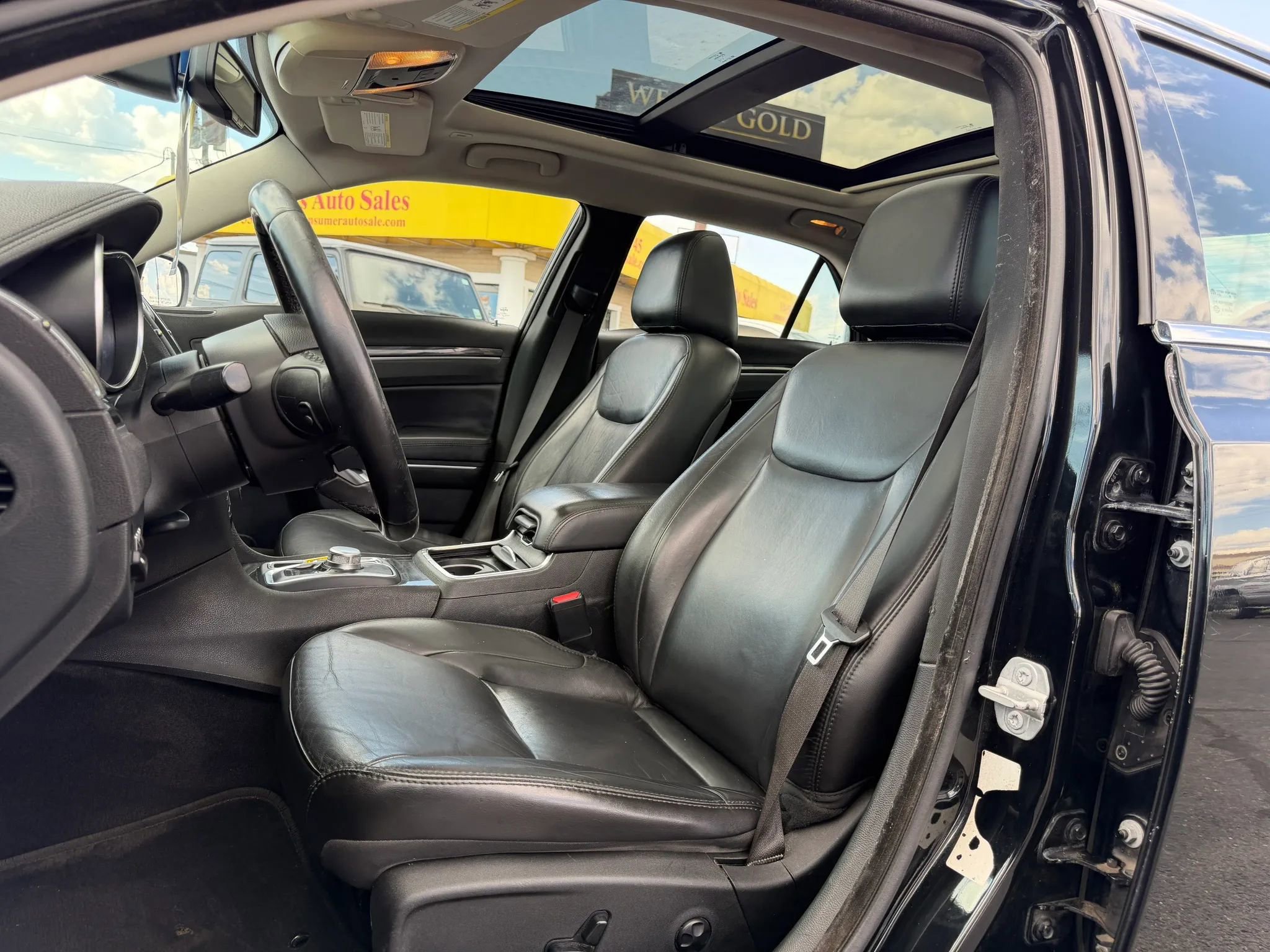 Used 2018 Chrysler 300 Touring L RWD image 6