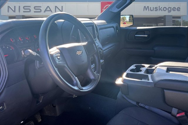 Used 2020 Chevrolet Silverado 1500 Custom w/ Custom Value Package AWD/4WD image 18