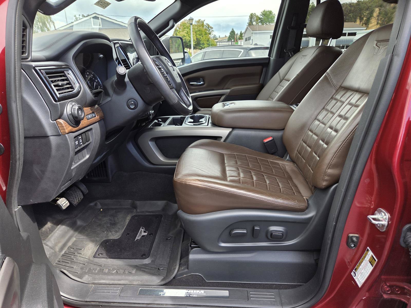 Used 2022 Nissan Titan Platinum Reserve w/ Moonroof Package AWD/4WD image 10