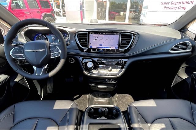 New 2025 Chrysler Pacifica Select AWD/4WD image 36
