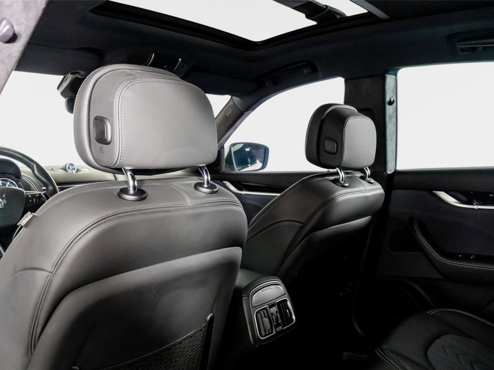 Used 2023 Maserati Levante GT image 34