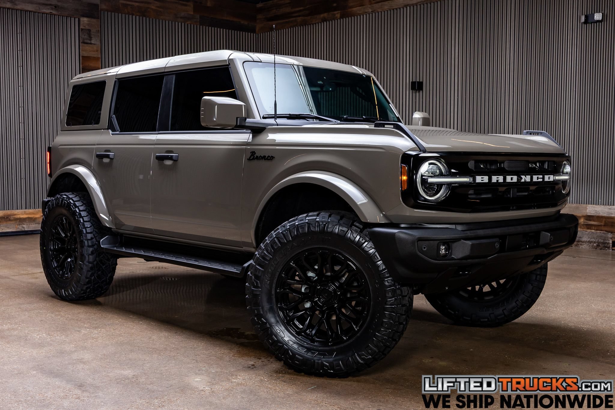 Used 2026 Ford Bronco Outer Banks AWD/4WD image 1