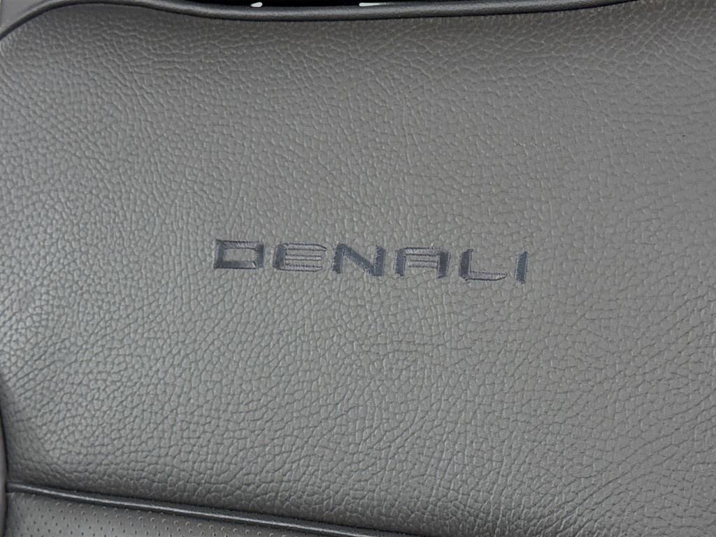 Used 2025 GMC Sierra 3500 Denali image 17