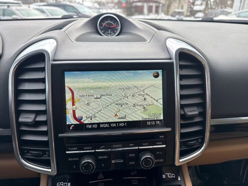 Used 2016 Porsche Cayenne image 25