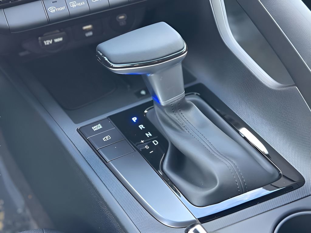 Used 2025 Hyundai Elantra Sport image 14