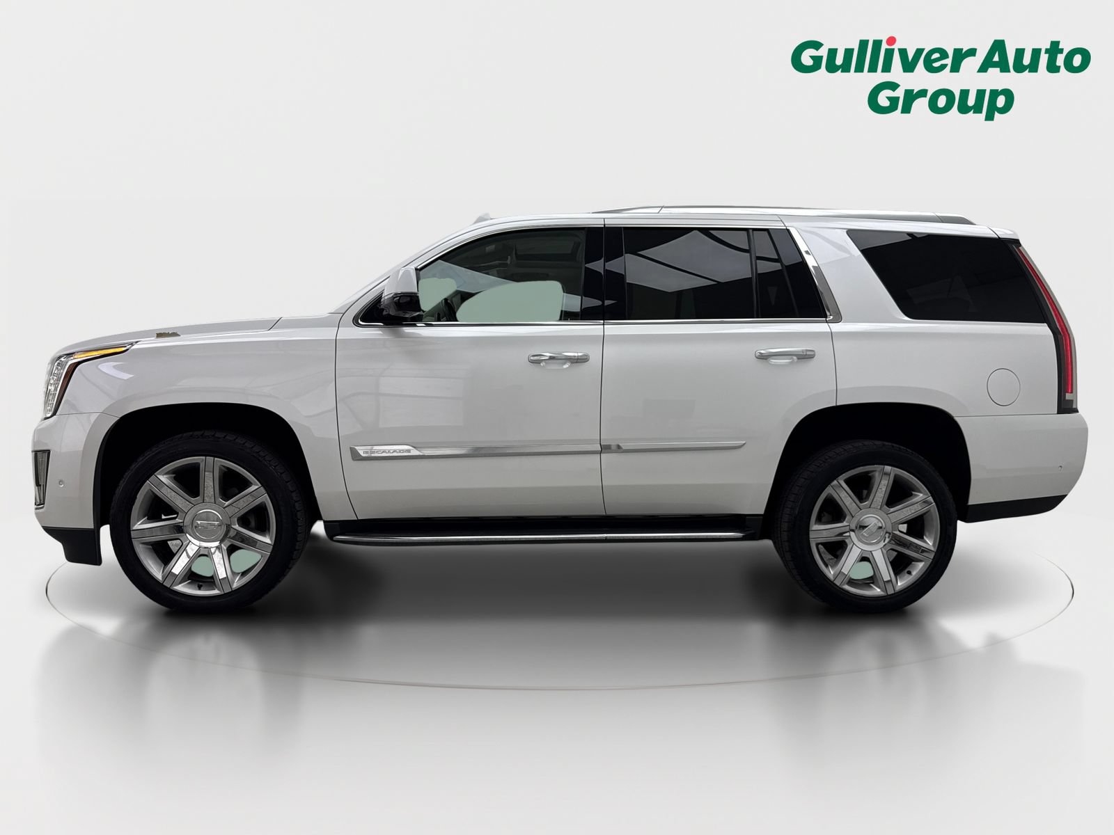 Used 2018 Cadillac Escalade Luxury RWD image 3