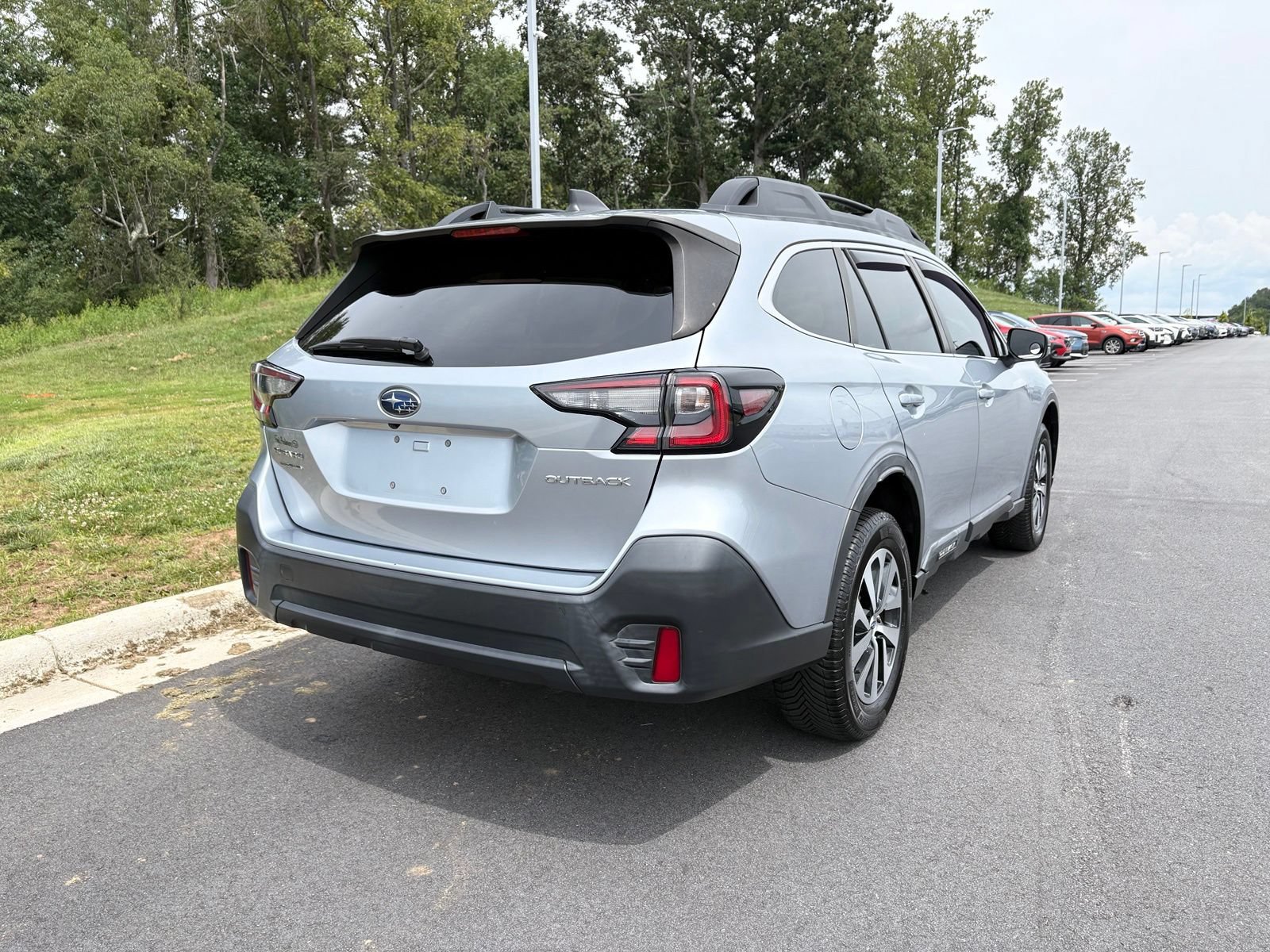 Used 2020 Subaru Outback Premium AWD/4WD image 9