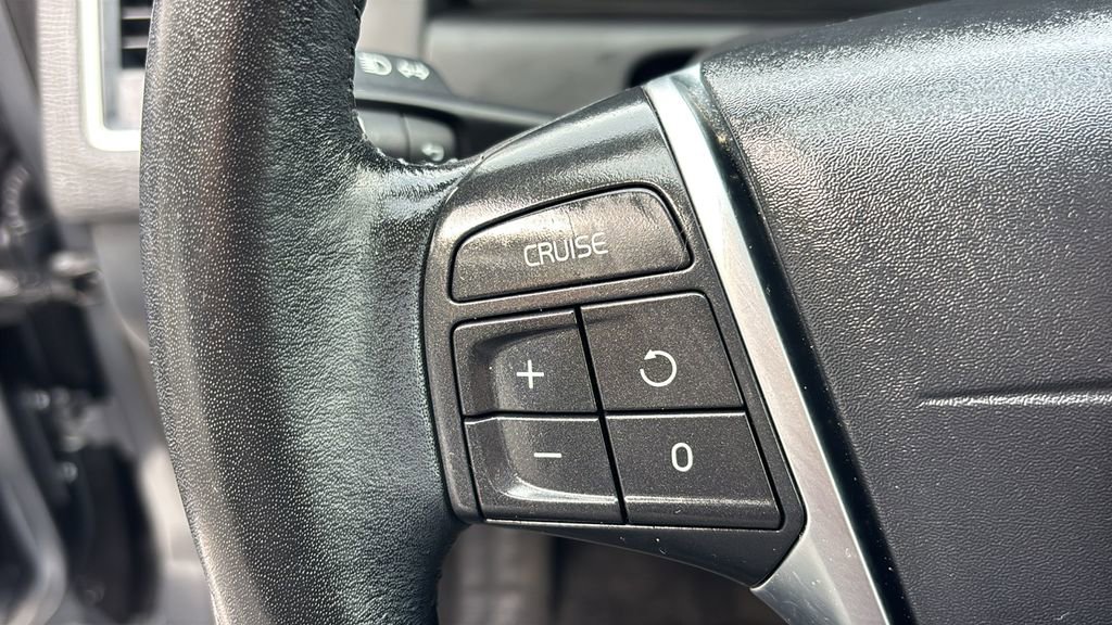 Used 2017 Volvo XC60 T6 Dynamic w/ Preferred Option Package image 16