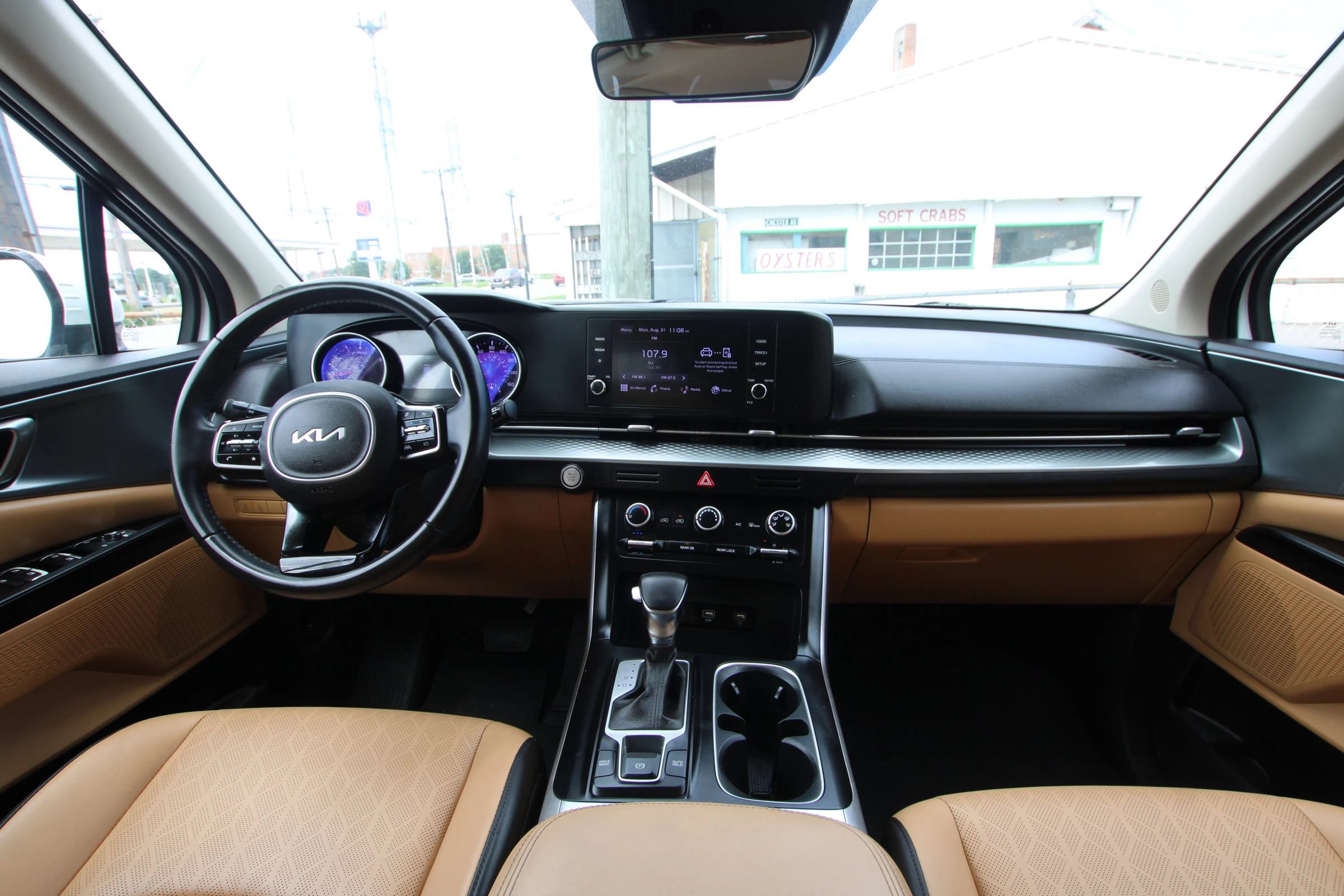 Used 2023 Kia Carnival LX FWD image 14