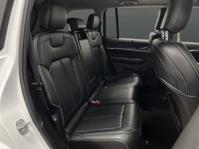 Used 2023 Jeep Grand Cherokee Limited w/ Luxury Tech Group II image 31