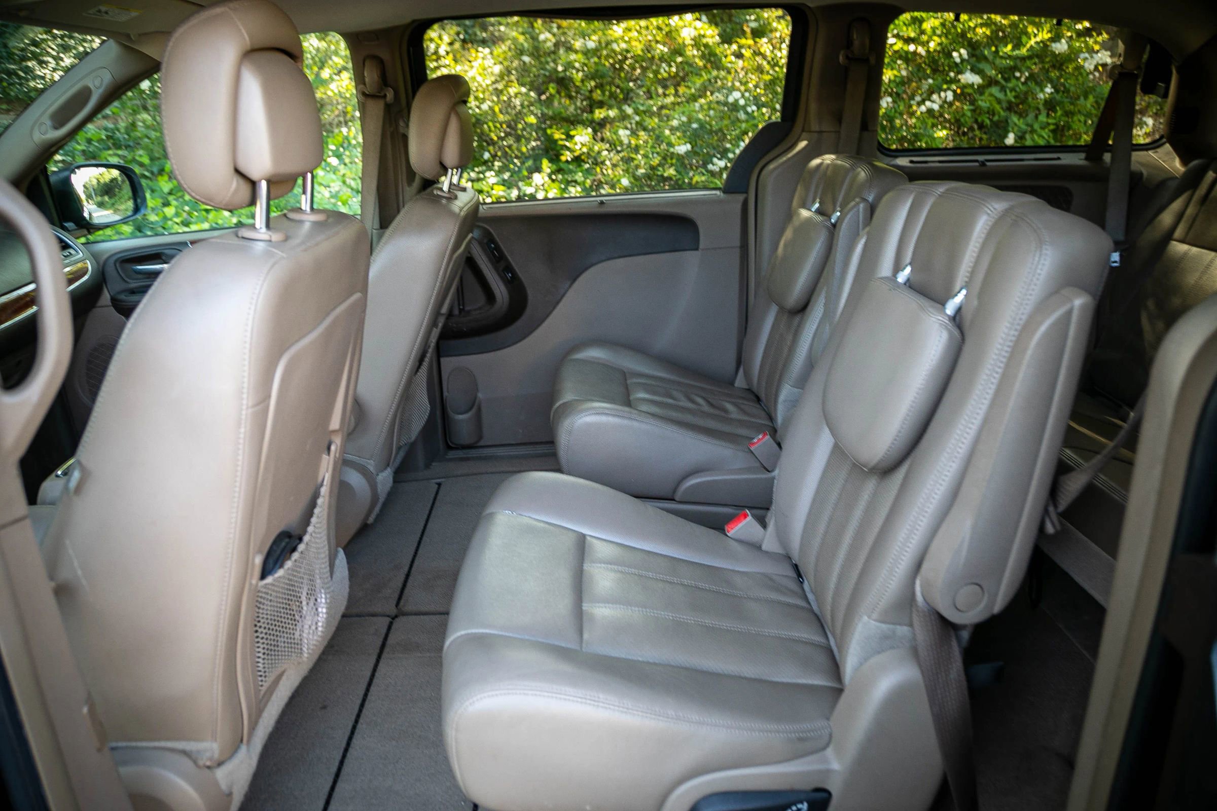 Used 2013 Chrysler Town & Country Touring-L w/ Driver Convenience Group image 27