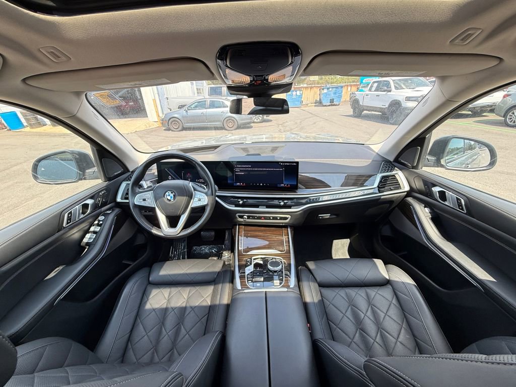 Used 2024 BMW X7 xDrive40i w/ Premium Package AWD/4WD image 22