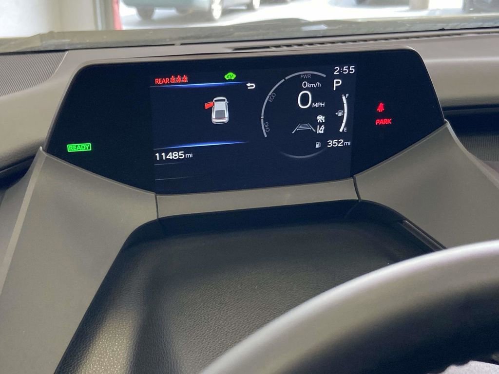 Used 2025 Toyota Prius LE FWD image 19