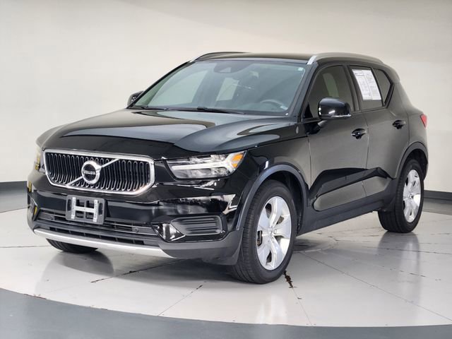 Used 2020 Volvo XC40 T4 Momentum FWD image 1
