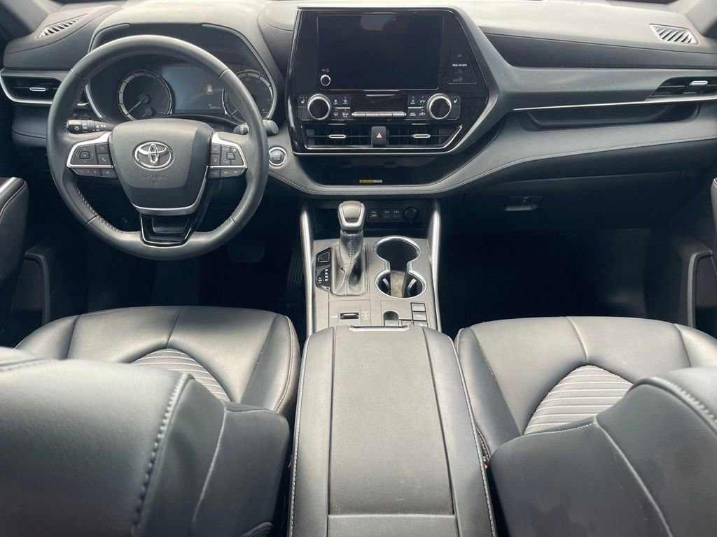Used 2023 Toyota Highlander XSE FWD image 12