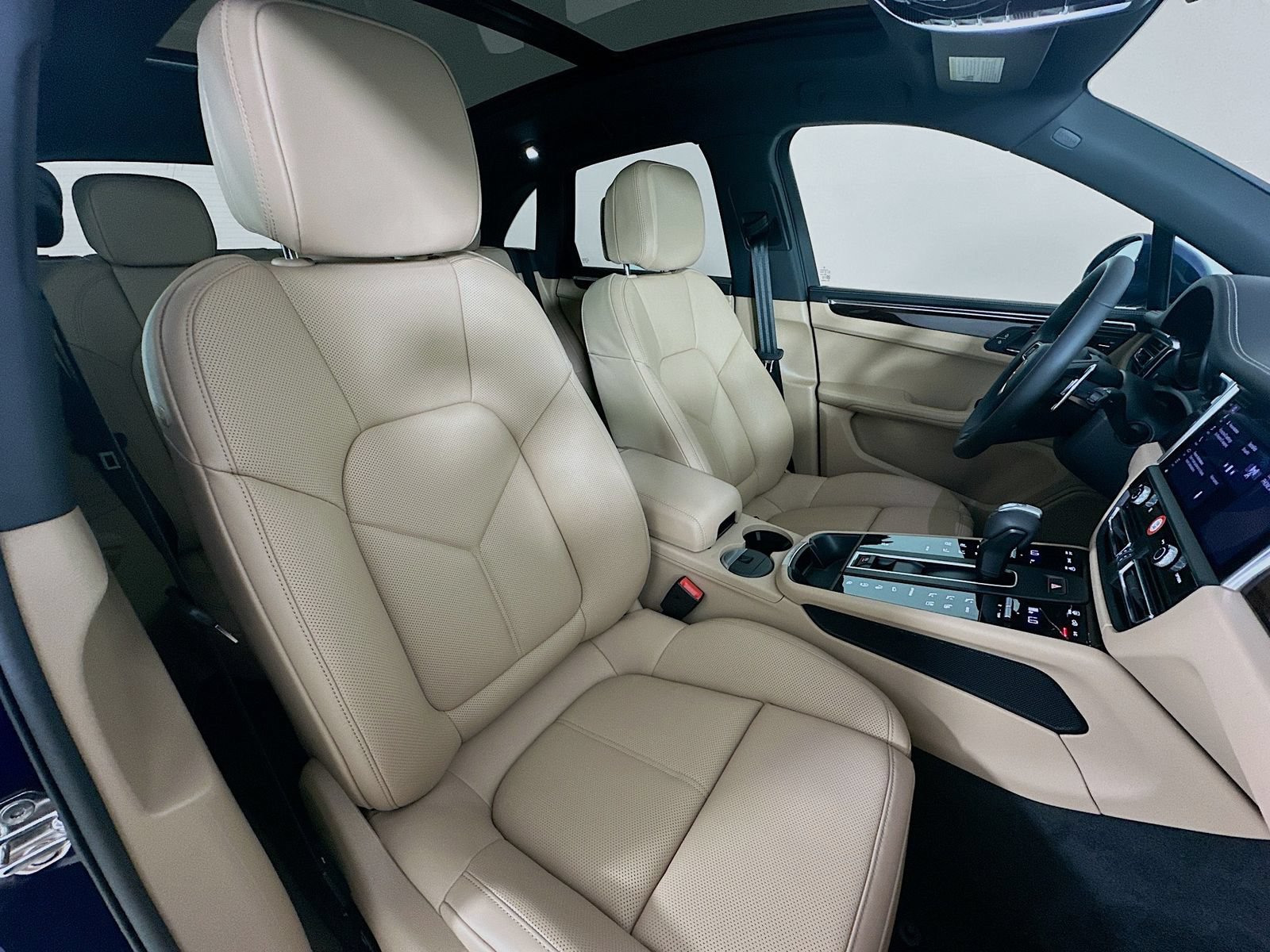 New 2026 Porsche Macan AWD/4WD image 47