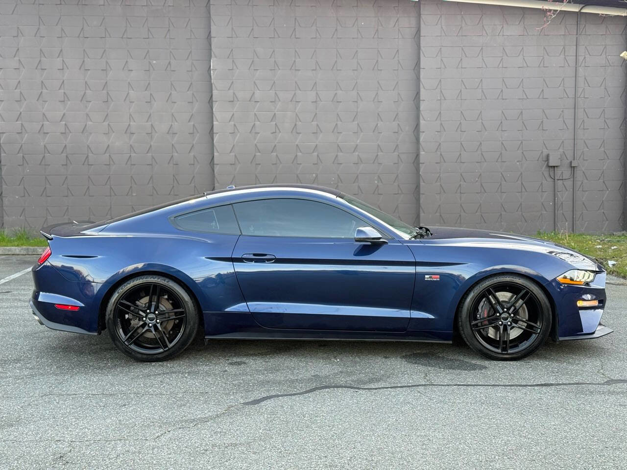 Used 2019 Ford Mustang GT Premium w/ GT Performance Package RWD image 4