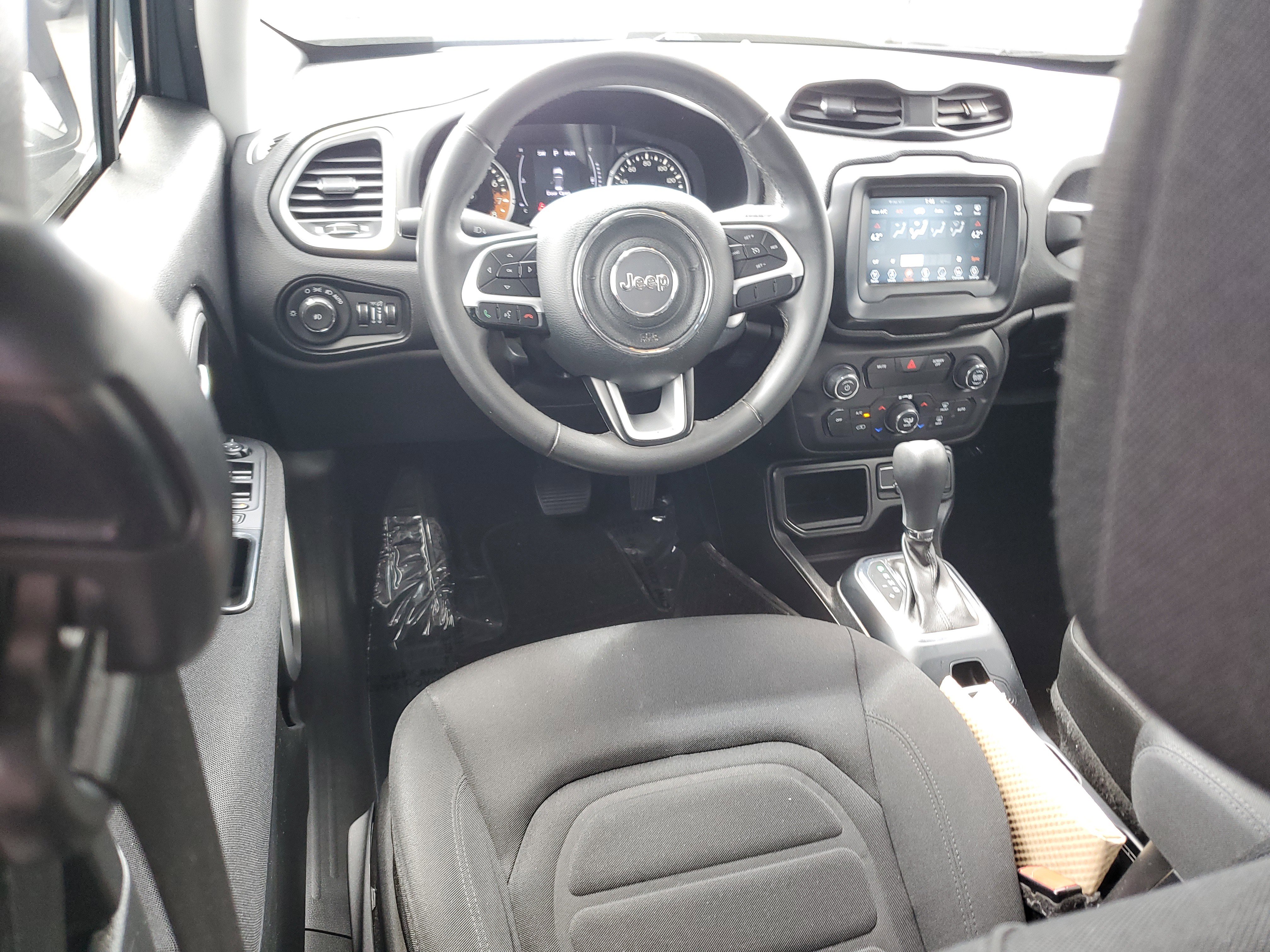 Used 2018 Jeep Renegade Latitude FWD image 8