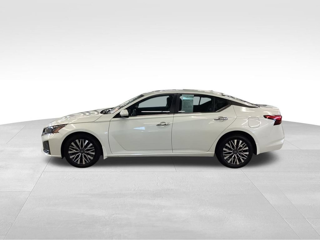 Used 2023 Nissan Altima 2.5 SV w/ SV Premium Package AWD/4WD image 2