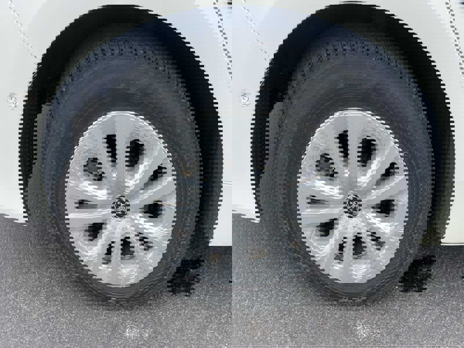 Used 2019 Toyota Prius LE image 15