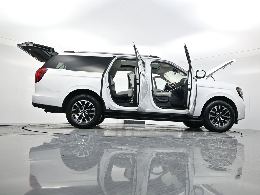 Certified 2025 Ford Expedition Max Platinum image 62