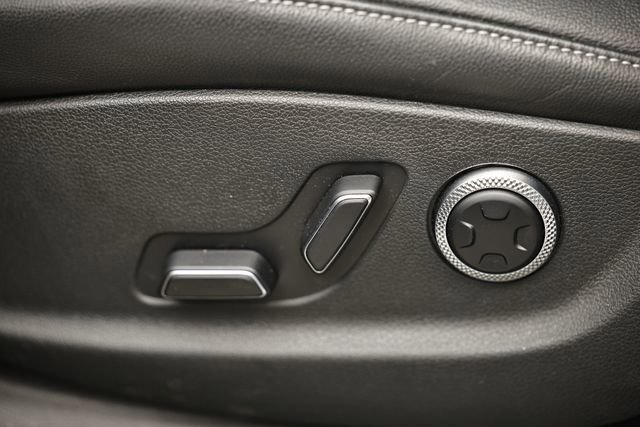 Certified 2025 Genesis GV80 2.5T Standard AWD/4WD image 22