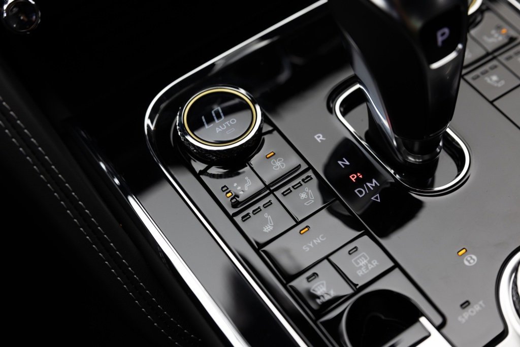 Used 2025 Bentley Flying Spur Plug-In Hybrid image 15