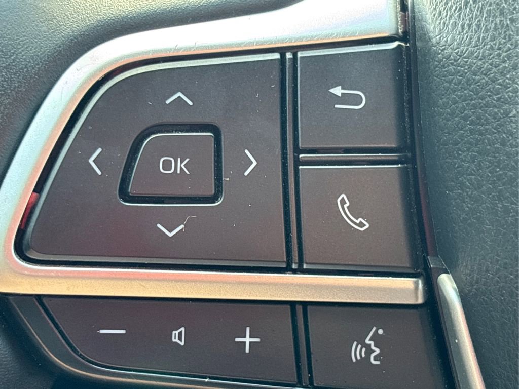 Used 2023 Toyota Highlander LE image 36