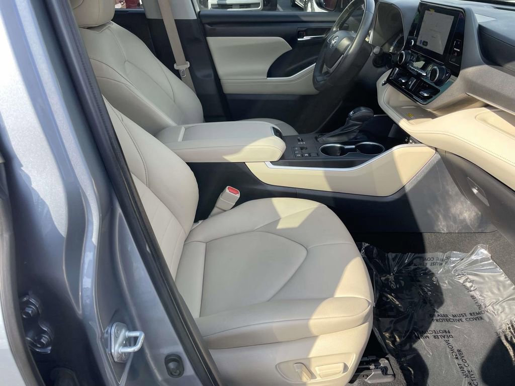 Used 2023 Toyota Highlander XLE image 47
