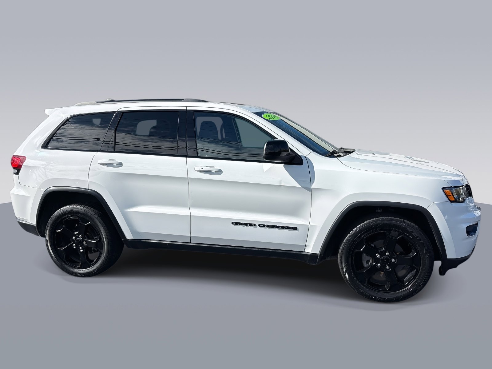 Used 2019 Jeep Grand Cherokee Laredo image 2