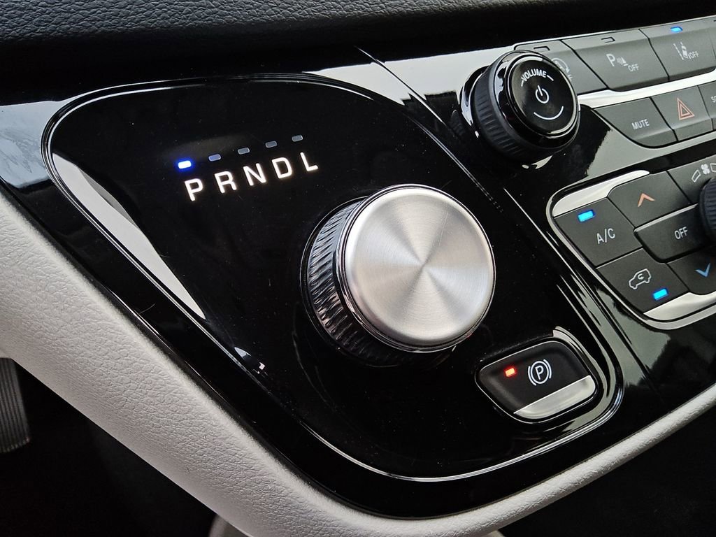 Certified 2023 Chrysler Pacifica Touring-L FWD image 22