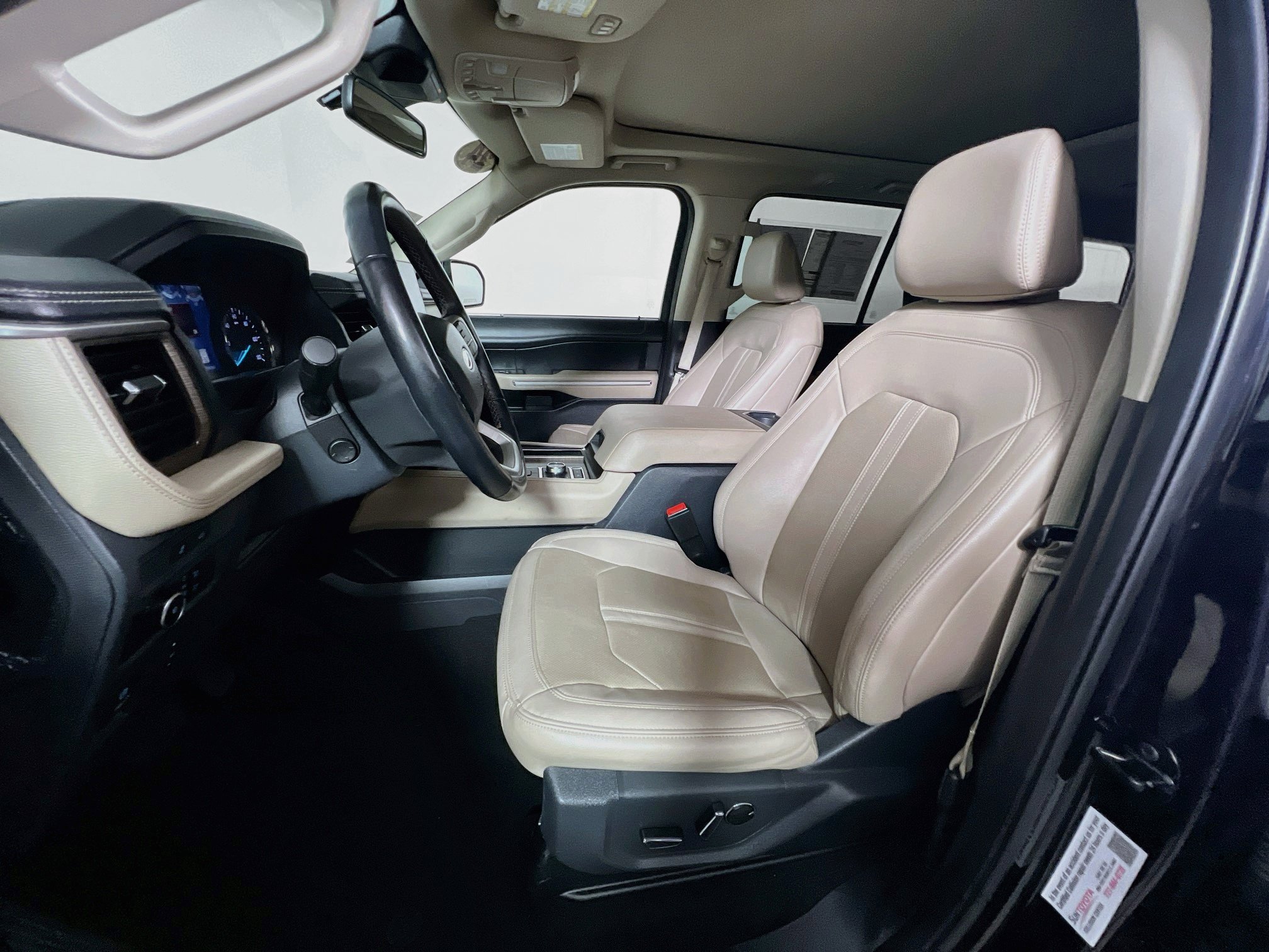 Used 2024 Ford Expedition Limited AWD/4WD image 14