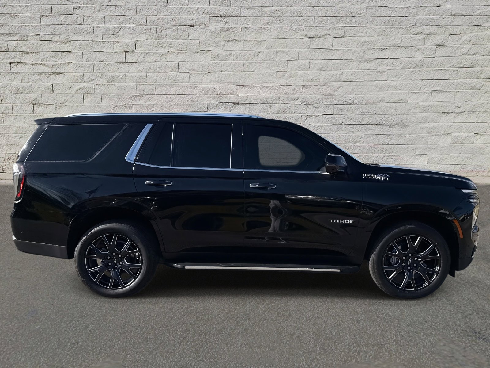 Used 2025 Chevrolet Tahoe High Country image 4